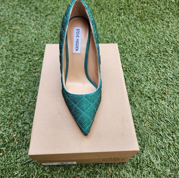 Women Heels - Picture 6 of 7